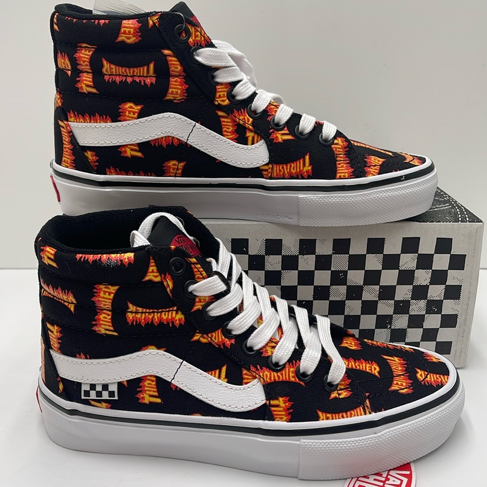 Vans WMNS Skate Sk8-Hi Thrasher Black/Multi
VN0A5FCCBML
Sneakers